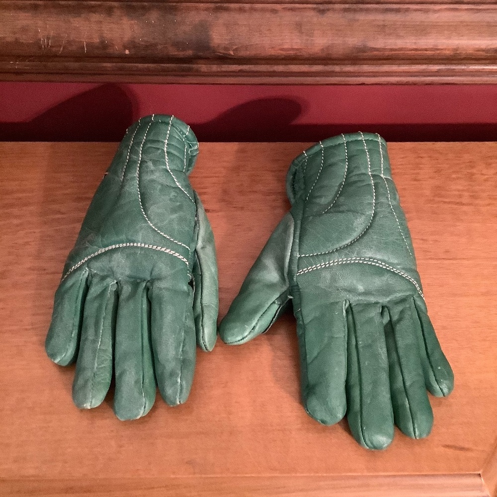 Vintage 70’s leather ski gloves, green, small.